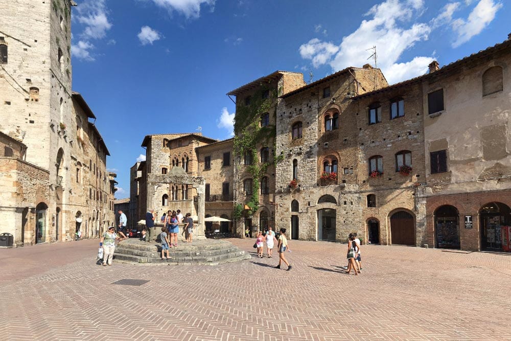 Piazza della Cisterna - San Gimignano - Siena - Tuscany - Italy